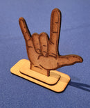 Troféu de mesa com desenho I LOVE YOU em ASL (MDF)