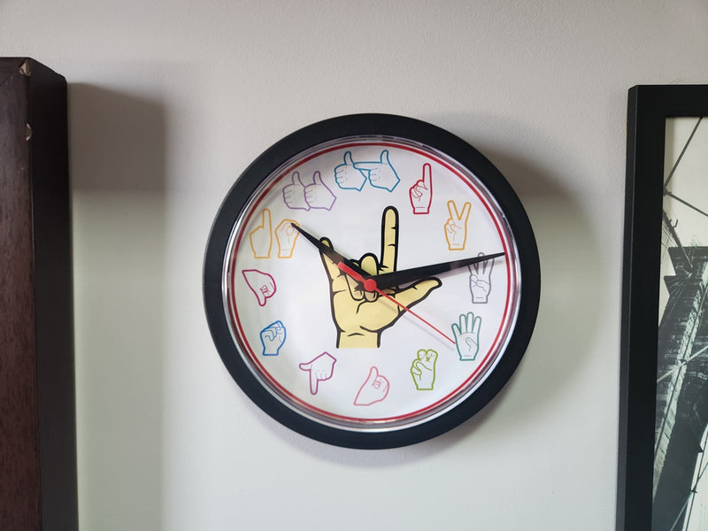 Relógio de parede em Libras